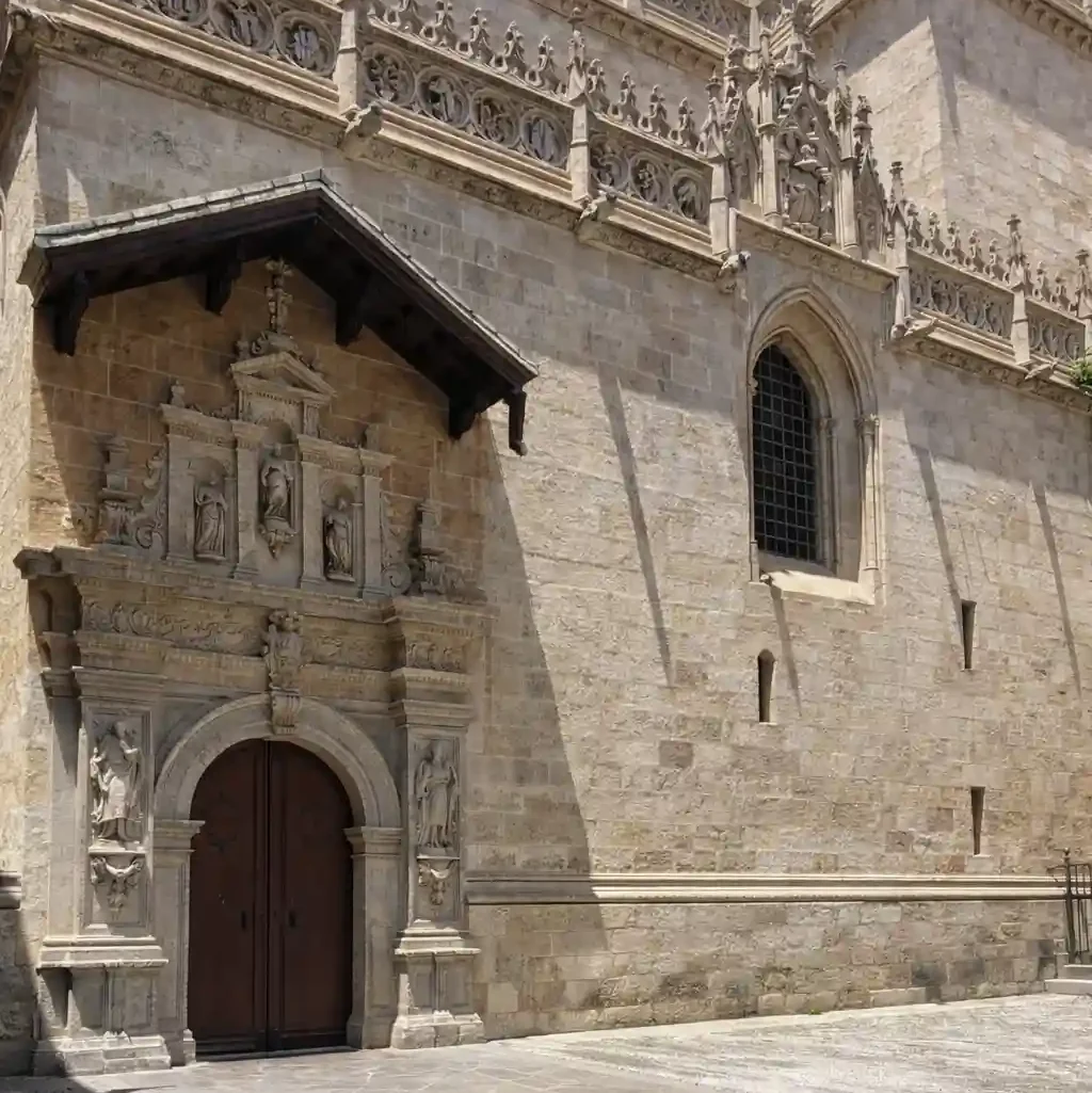 Granada, facciata e ingresso della Capilla Real in stile gotico