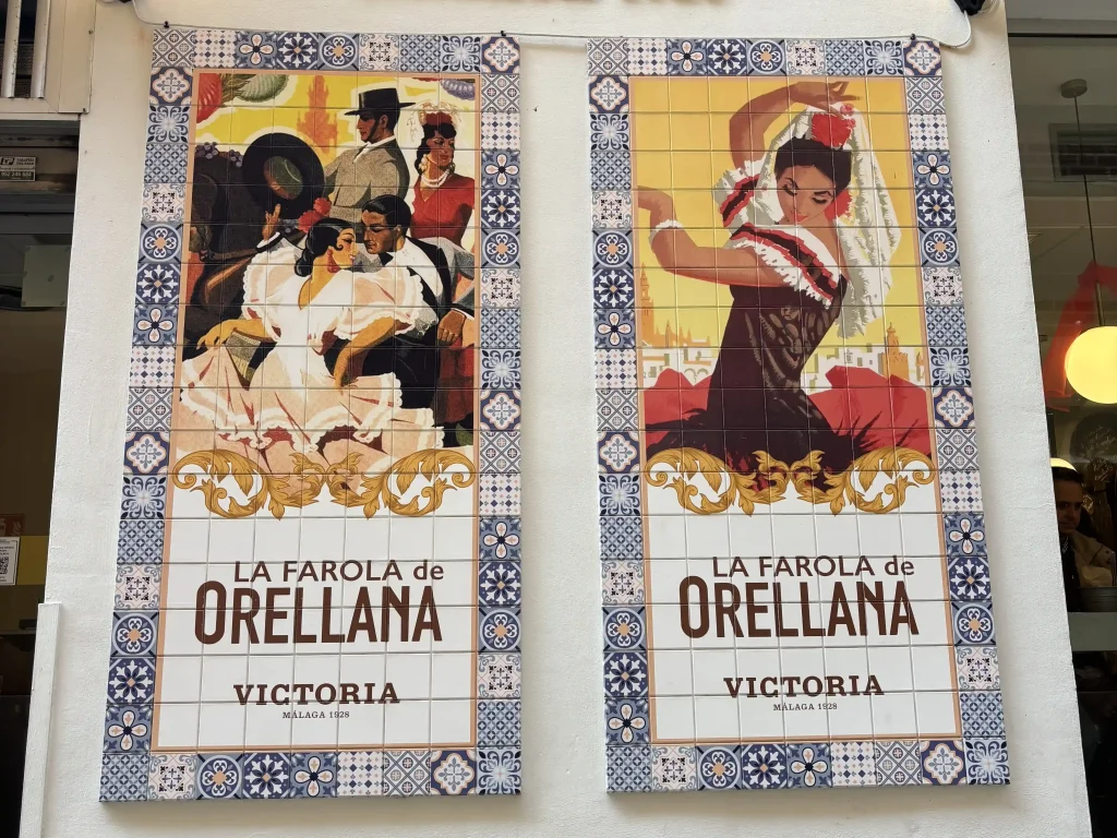 Mangiare a Málaga, Facciata del ristorante La Farola de Orellana a Málaga con piastrelle artistiche tradizionali