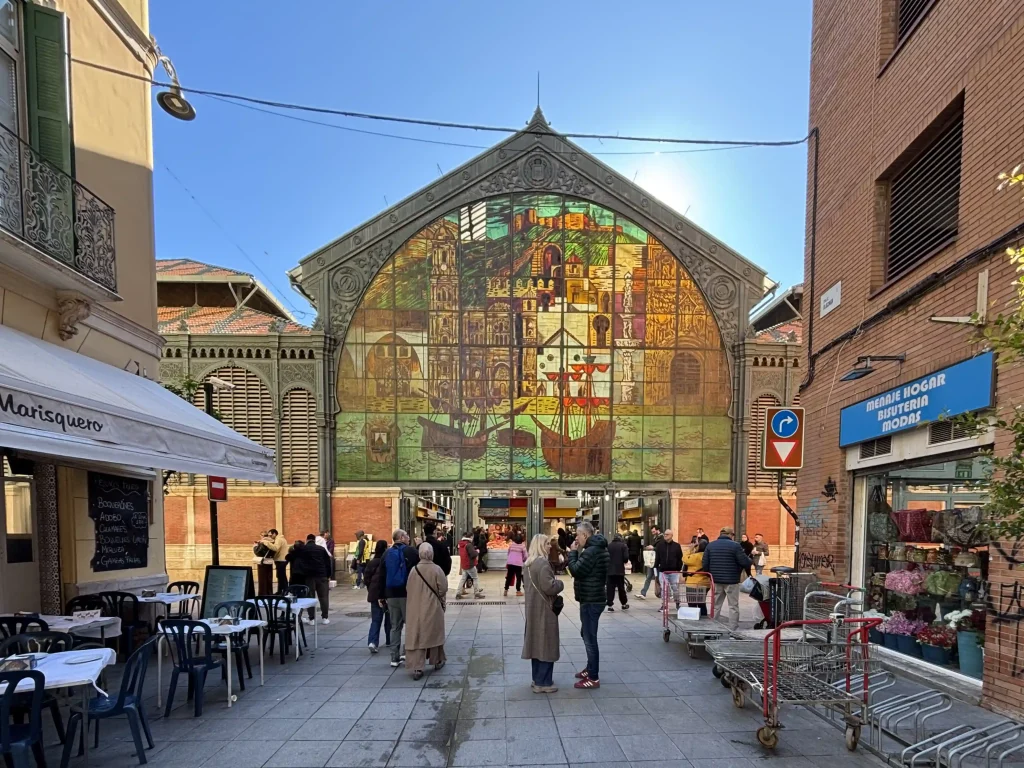 Ingresso del Mercado Central de Atarazanas a Málaga con vetrata colorata