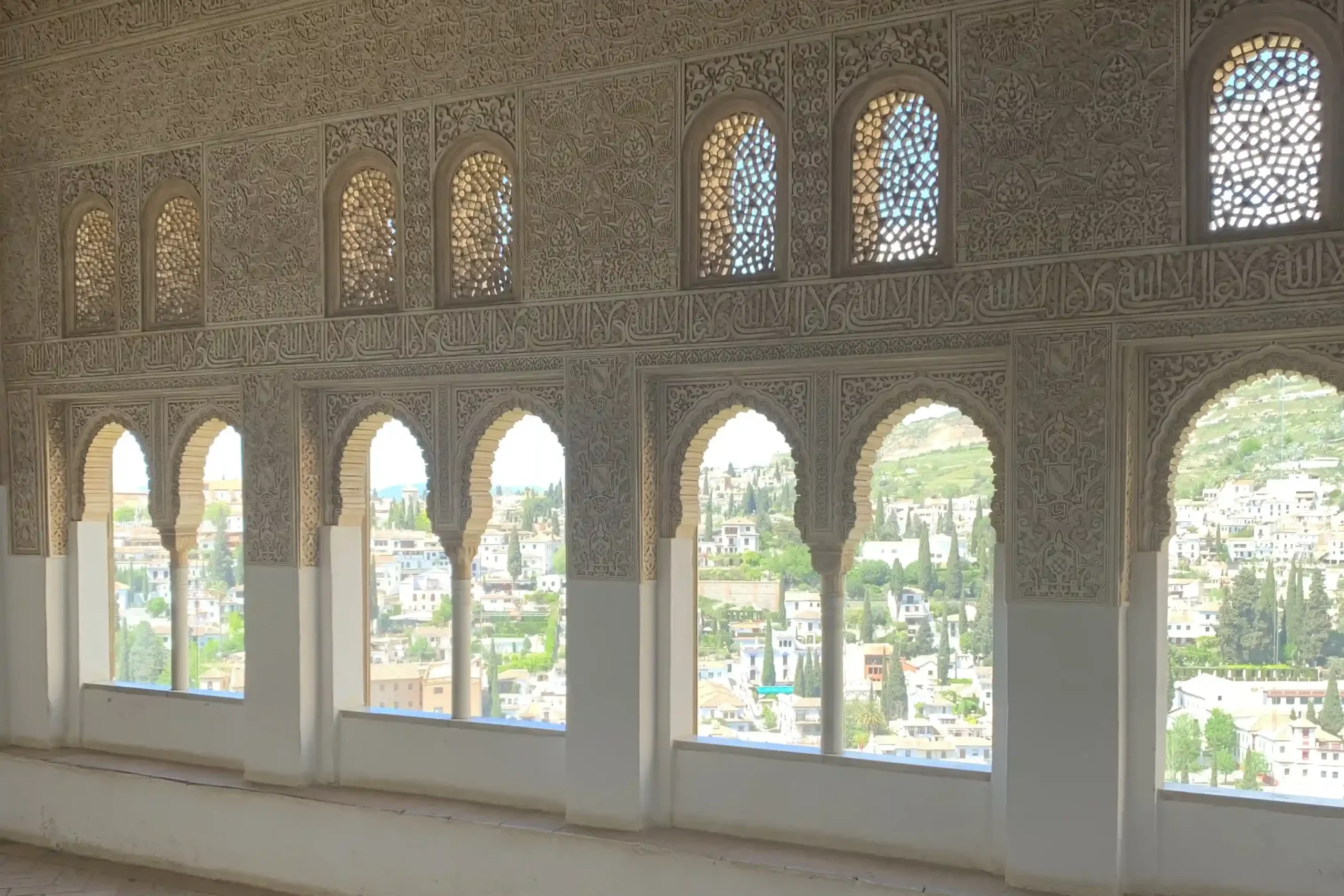 Vista su Granada dall’oratorio del Mexuar nei Palazzi Nasridi dell’Alhambra