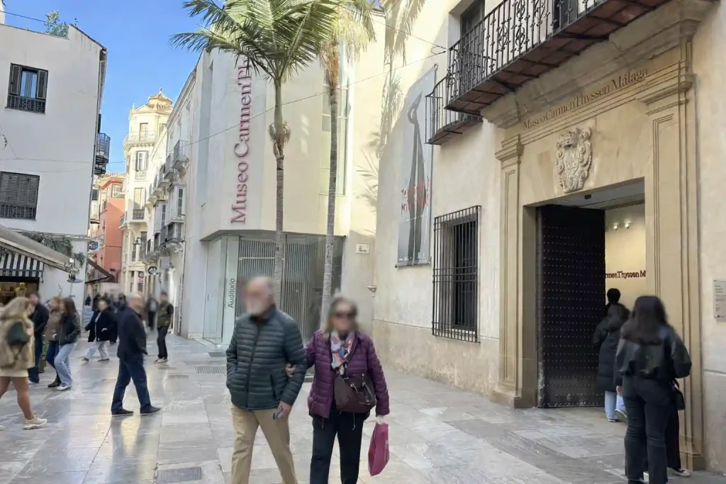 L’ingresso del Museo Carmen Thyssen Málaga, nel cuore del centro storico della città.