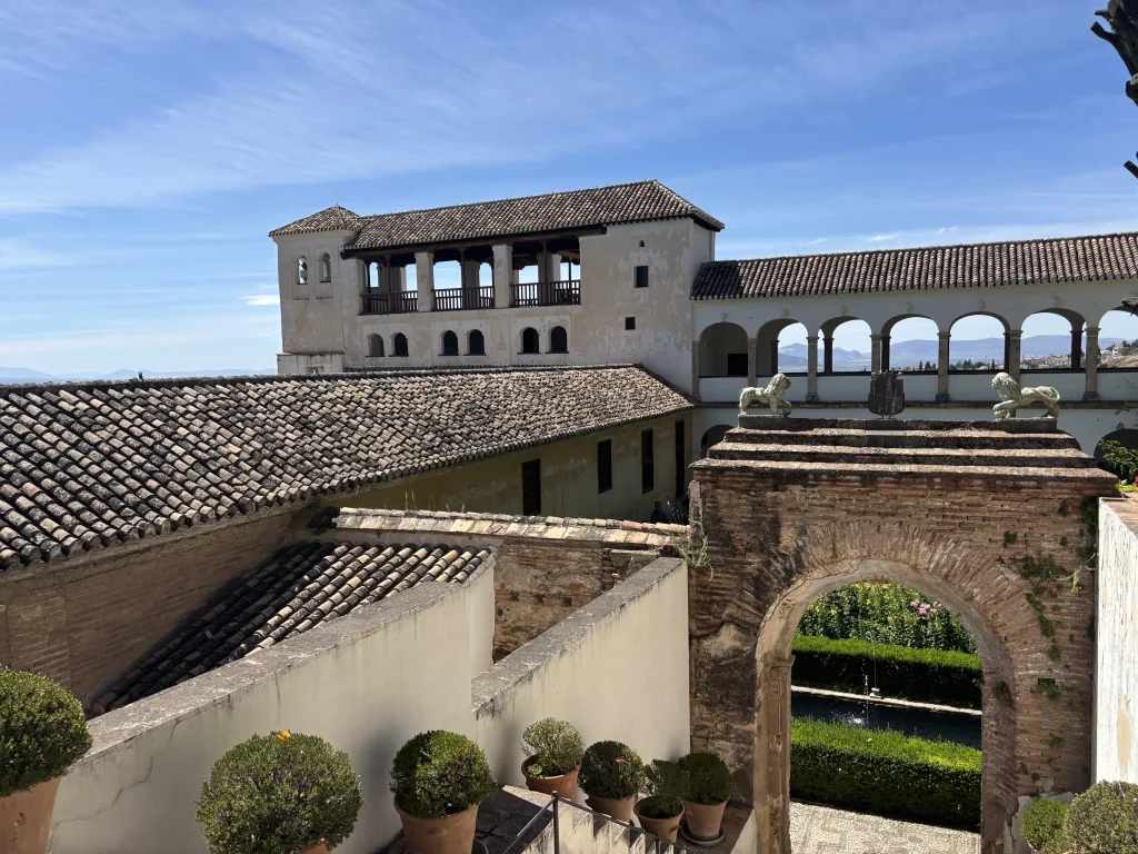 Palazzo del Generalife e patio de la sultana nell’Alhambra di Granada