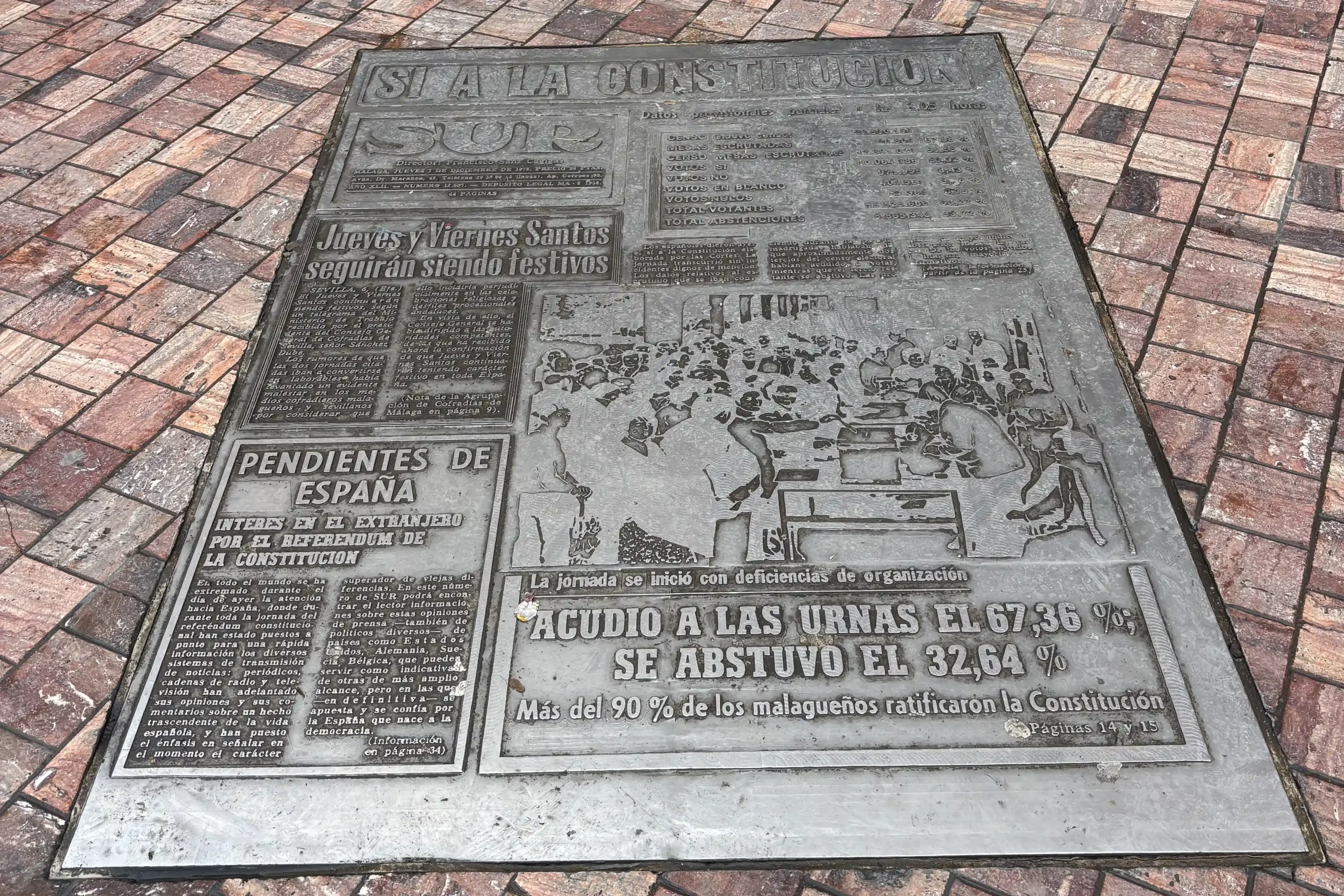 Targa sul pavimento di Málaga che ricorda il referendum sulla Costituzione spagnola del 1978