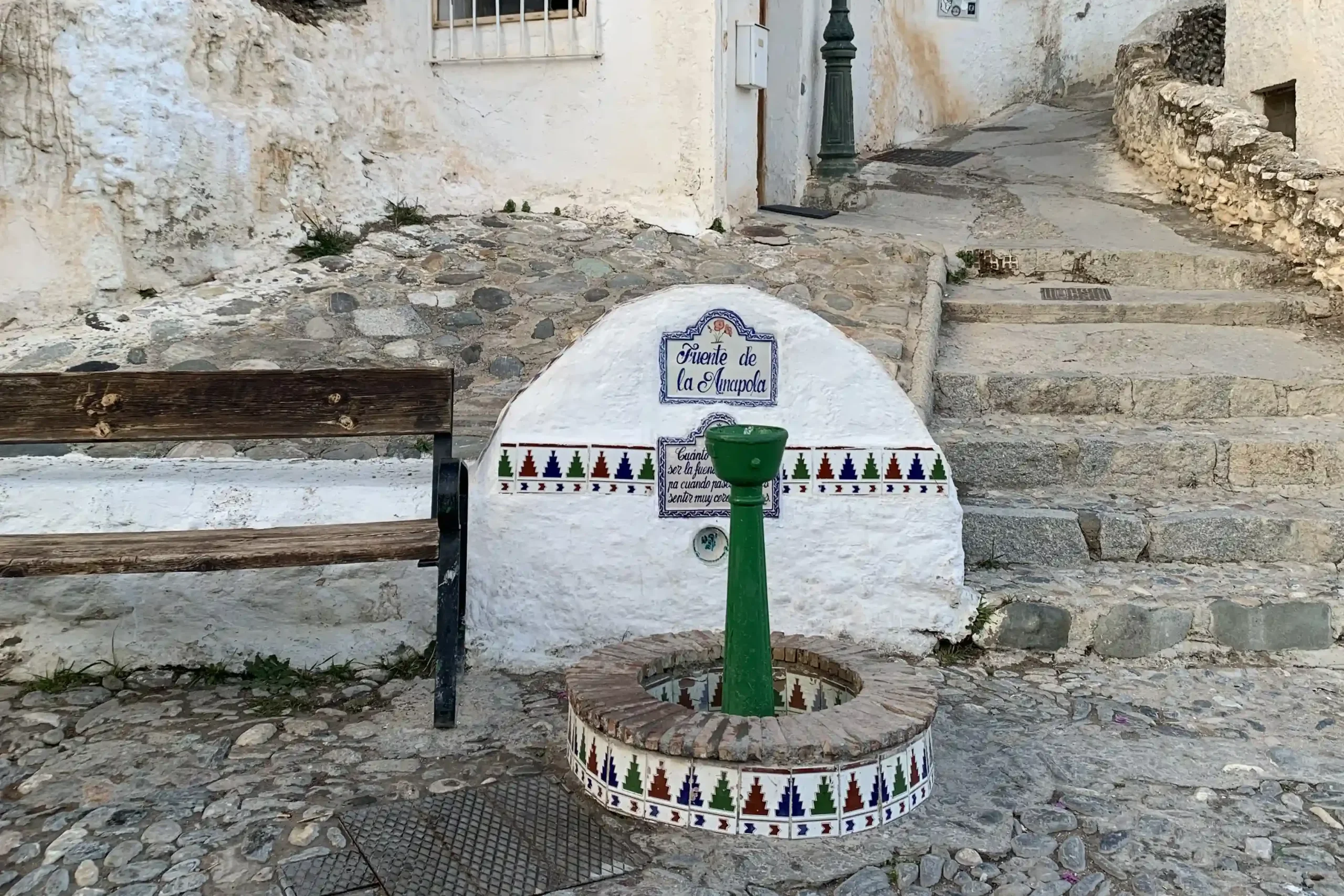 Sacromonte Granada, Fuente de la Amapola, tra case bianche e vicoli storici