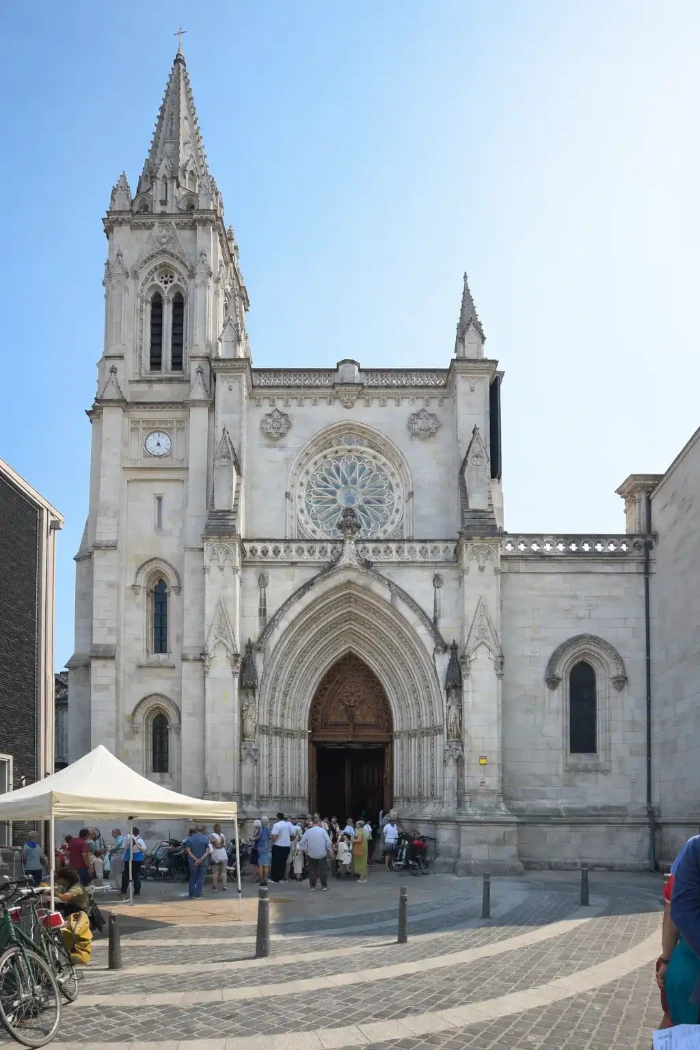 Facciata della Cattedrale di Santiago a Bilbao nel Casco Viejo