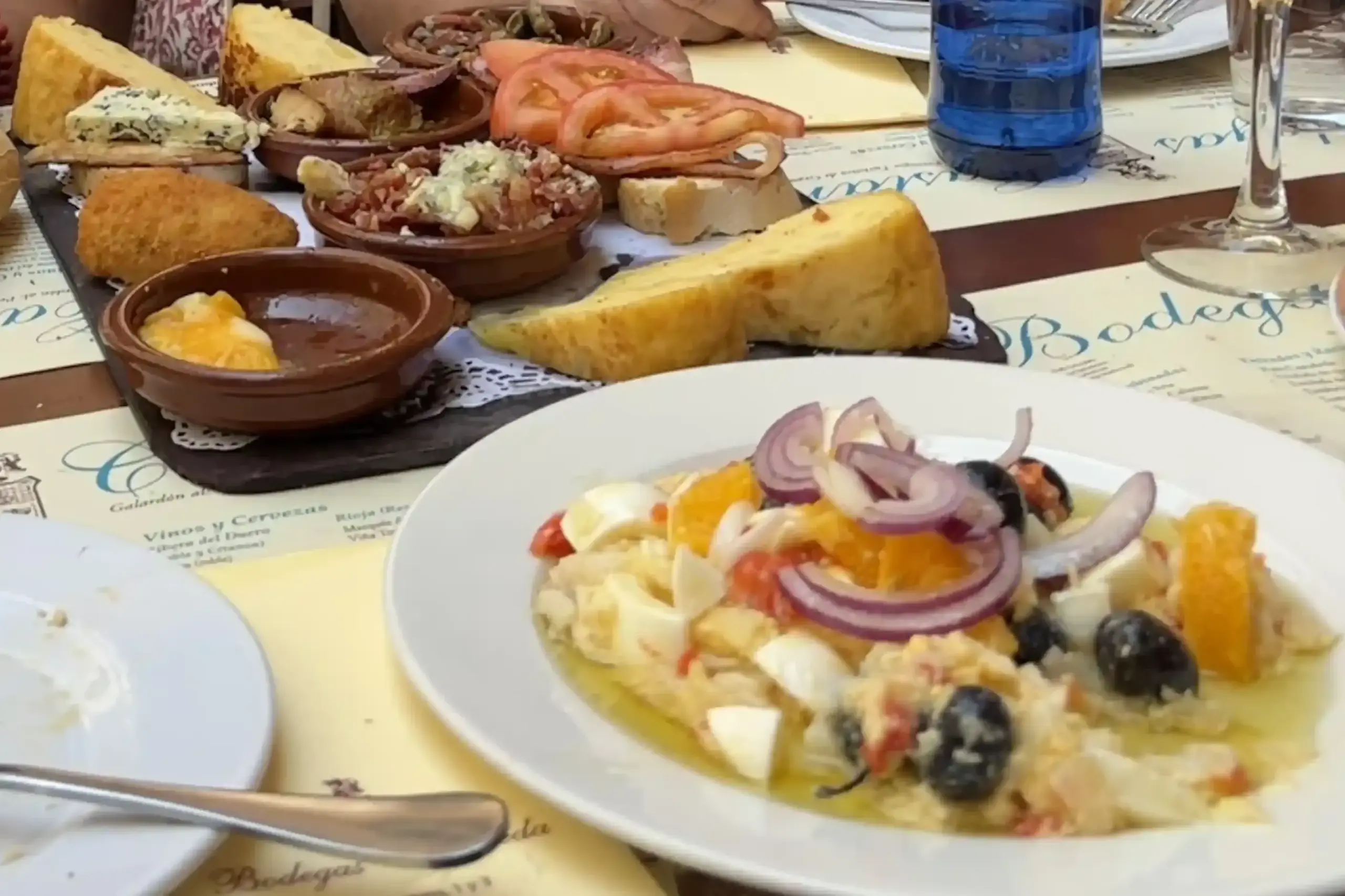 Granada, traditional tapas and beer at Bodegas Castañeda