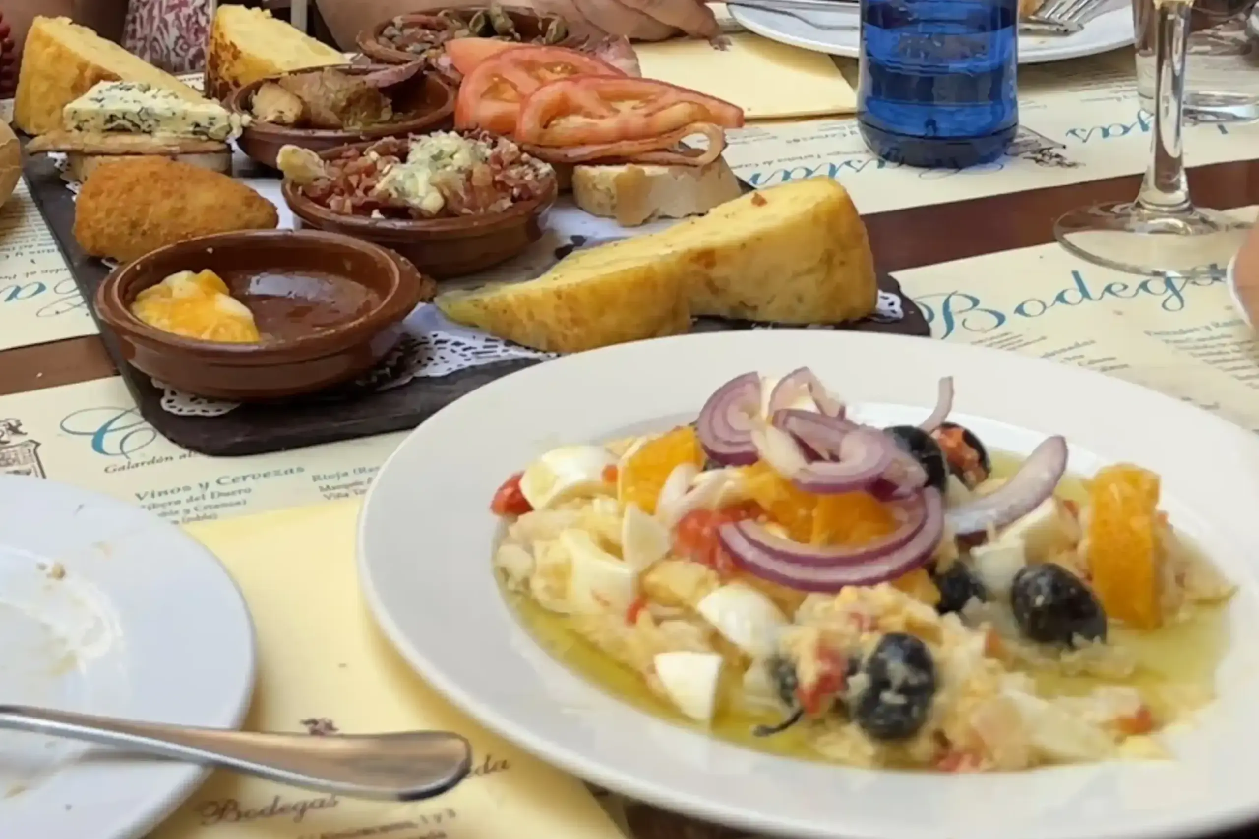 Granada, tapas tradicionales y cerveza en Bodegas Castañeda.