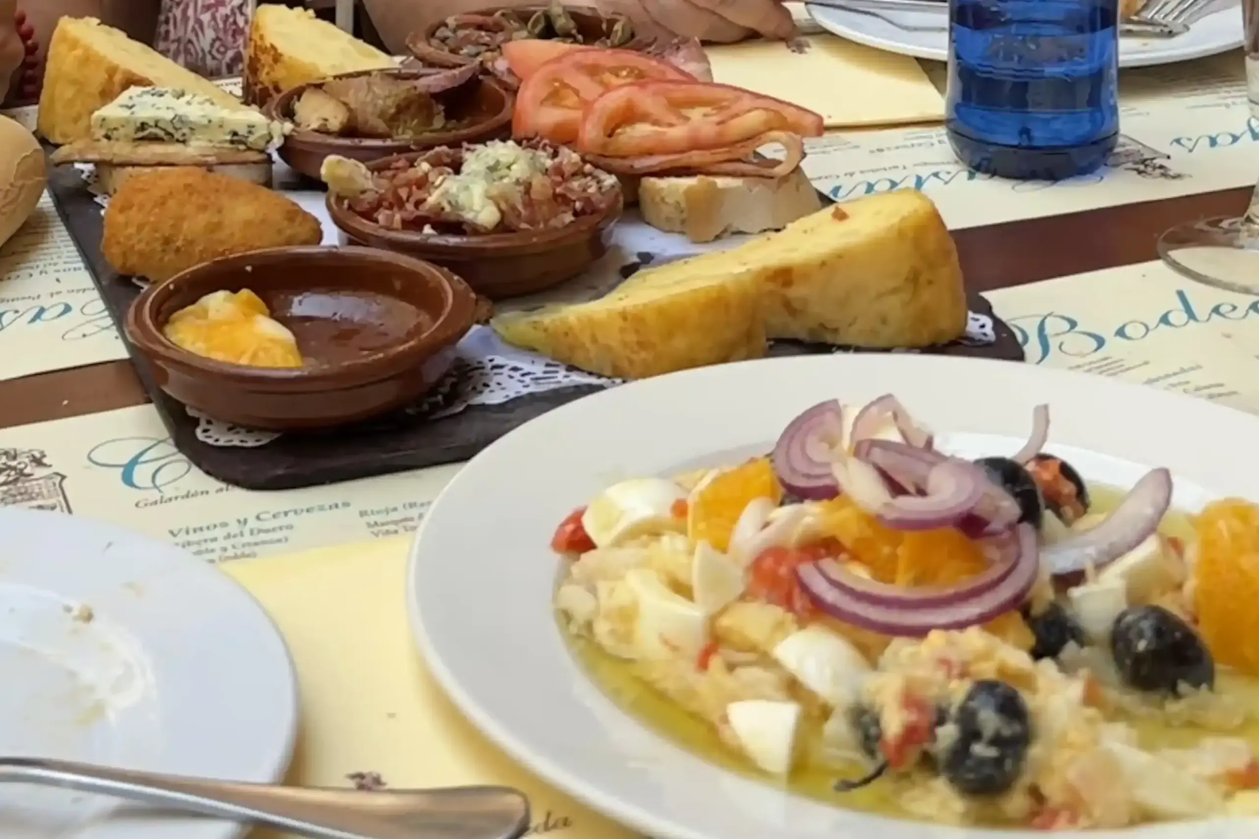 Granada, tapas tradizionali e cerveza da Bodegas Castañeda