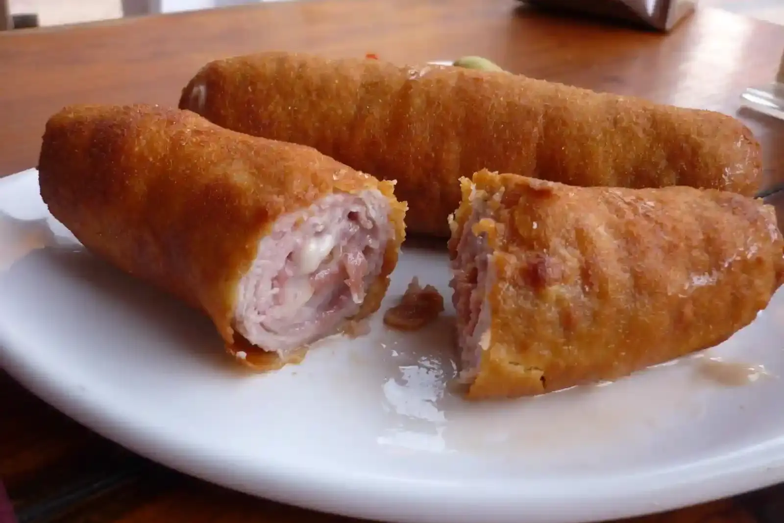 flamenquin cordobese fritto ripieno di jamon e formaggio