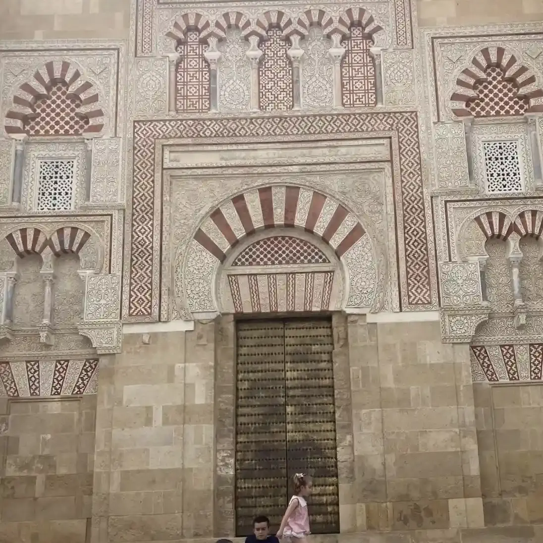 Puerta de San Esteban Ingresso storico della Mezquita-Catedral di Córdoba con archi a ferro di cavallo