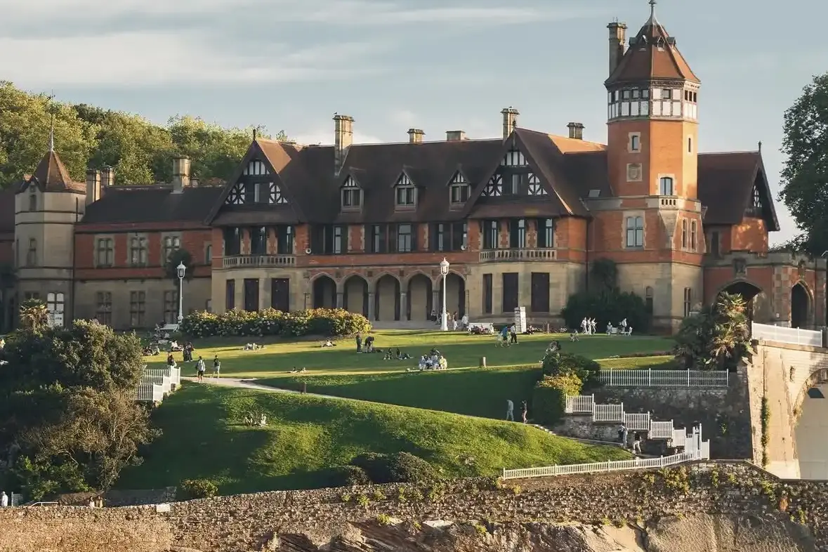 Palacio de Miramar con i giardini affacciati sulla baia di San Sebastián