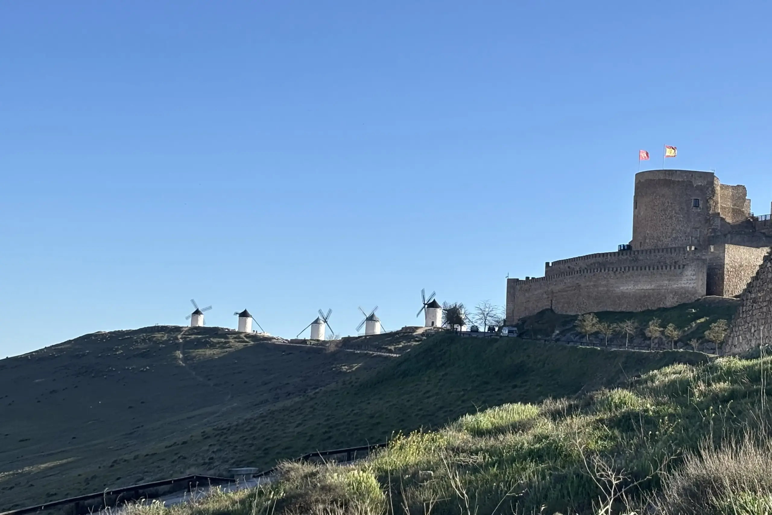 Castillo de la Muela e mulini a vento di Consuegra sul Cerro Calderico nella Mancha