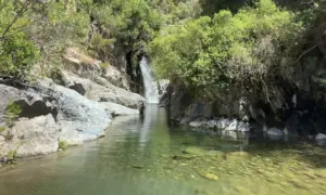 Charco del Canalón sul Río Verde di Istán con cascata e piscina naturale