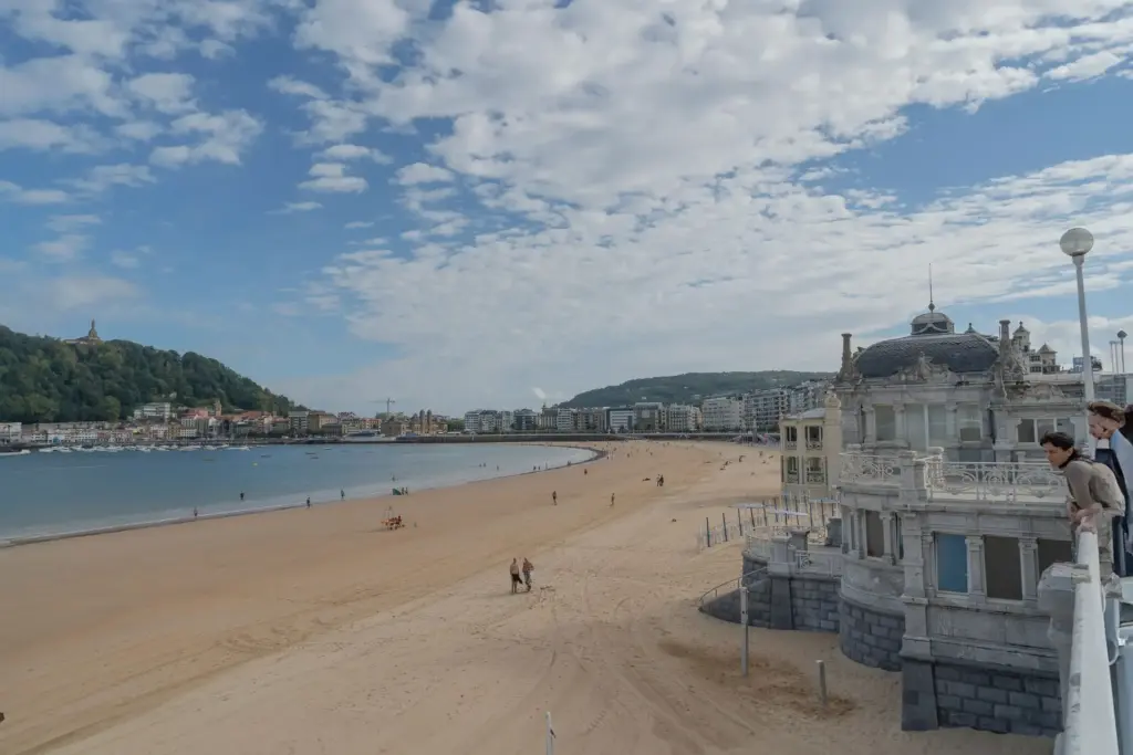 La Perla di San Sebastián affacciata sulla spiaggia della Concha